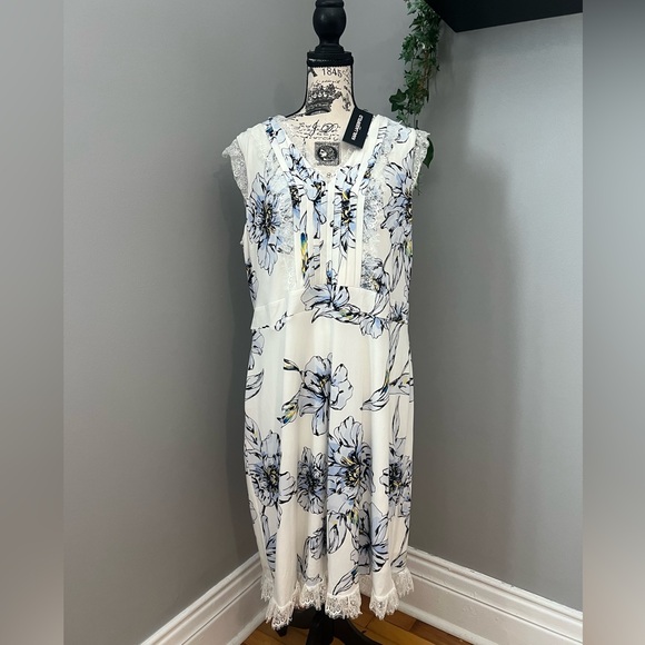 ✨NWT - Karl Lagerfeld Floral Print Lace Trim Dress in Black Multi✨ - Picture 2 of 12